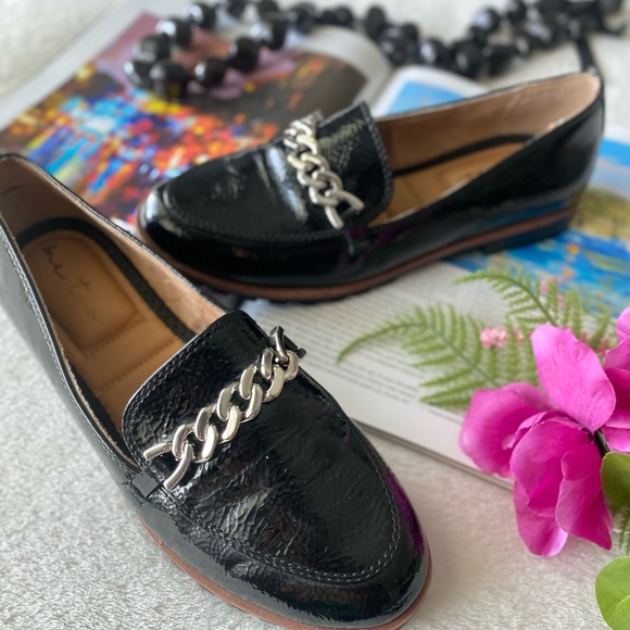 me too Shoes - Me Too Chain Link Patent Loafer in black patent PU
